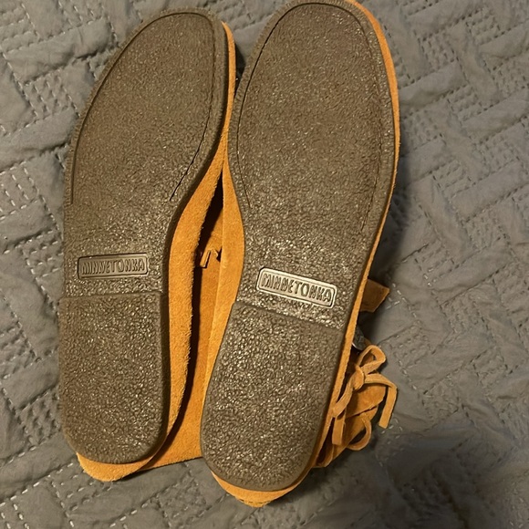 Minnetonka moccasins - Picture 3 of 3